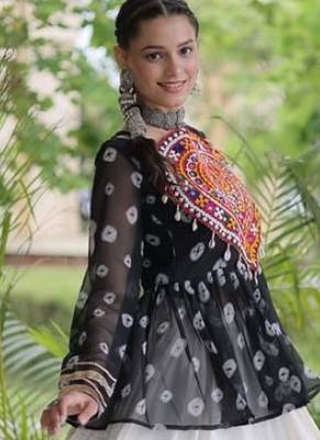 Black&White Cotton Readymade Navratri Lehenga Choli with Kutchi Gamthi Patchework 2
