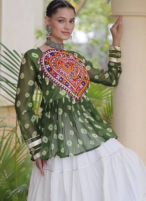 Mehendi&White Cotton Readymade Navratri Lehenga Choli with Kutchi Gamthi Patchework 4
