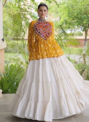 Yellow&White Cotton Readymade Navratri Lehenga Choli with Kutchi Gamthi Patchework 3