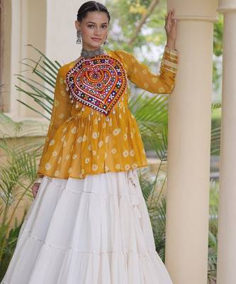 Yellow&White Cotton Readymade Navratri Lehenga Choli with Kutchi Gamthi Patchework 4