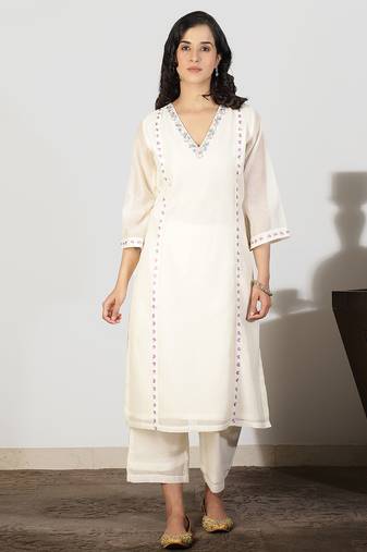 Off-white a-line kali kurta set with threadwork embroidery, stitched