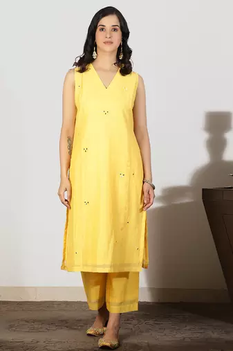 Yellow chanderi kurta set with mirrorwork, stitched