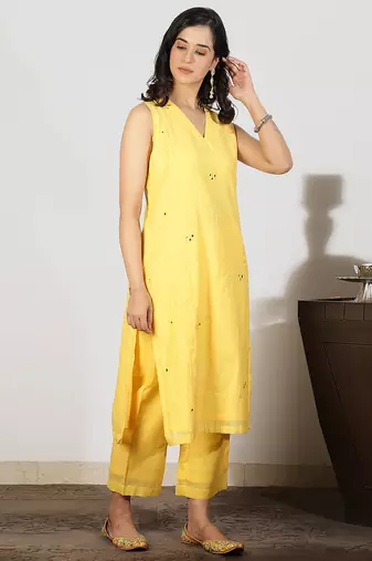 Yellow chanderi kurta set with mirrorwork, stitched