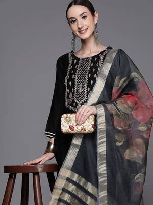Women Ethnic Motifs Embroidered Liva Kurta with Trousers & Dupatta 2