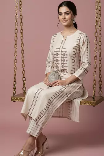 Women Ethnic Motifs Printed Regular Chanderi Silk Kurta with Trousers