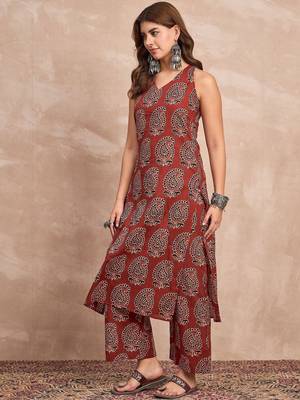 Women Ethnic Motifs Printed Regular Kurta with Palazzos Kurta Sets 3