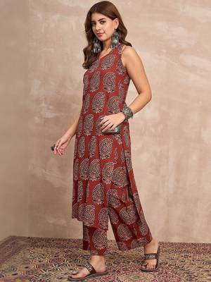 Women Ethnic Motifs Printed Regular Kurta with Palazzos Kurta Sets 7