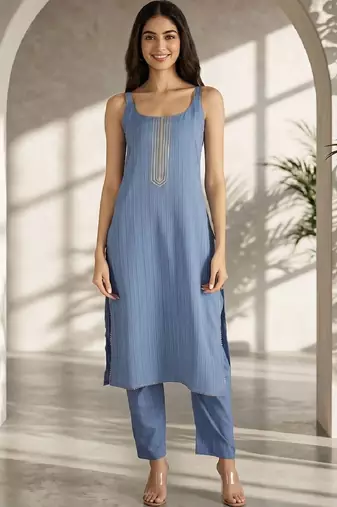 Women Ethnic Motifs Yoke Design Regular Thread Work Silk Crepe Kurta with Trousers & With Dupatta