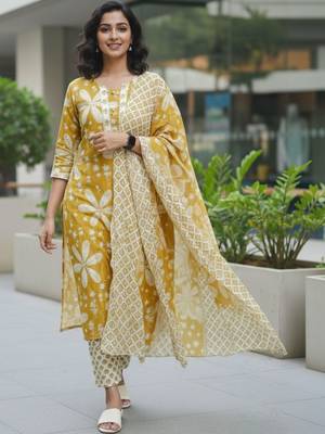 Women Floral Printed Regular Kurta with Trousers & With Dupatta 2