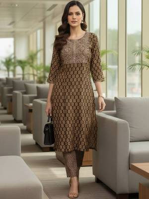 Women Ethnic Motifs Printed Regular Thread Work Kurta with Trousers 1