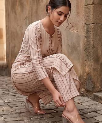 Women Printed Regular Chanderi Silk Kurta with Trousers 2