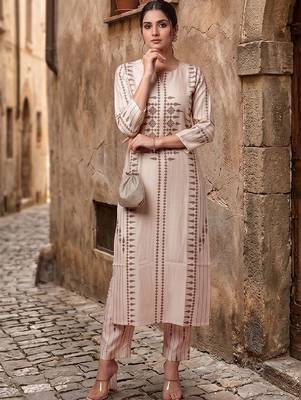 Women Printed Regular Chanderi Silk Kurta with Trousers 1