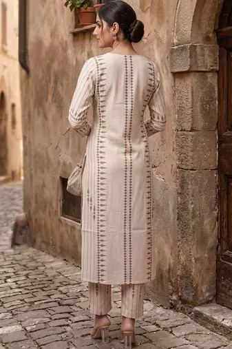 Women Printed Regular Chanderi Silk Kurta with Trousers