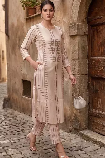 Women Printed Regular Chanderi Silk Kurta with Trousers