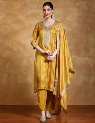 Women Floral Embroidered Kurta with Trousers & Dupatta 1