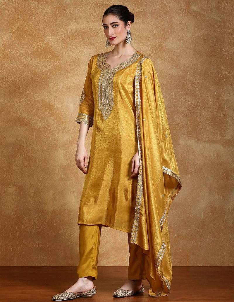 Women Floral Embroidered Kurta with Trousers & Dupatta