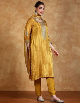 Women Floral Embroidered Kurta with Trousers & Dupatta 4