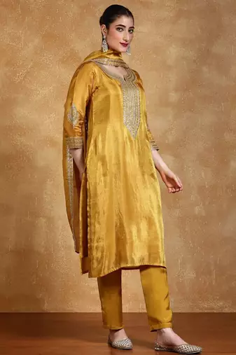 Women Floral Embroidered Kurta with Trousers & Dupatta