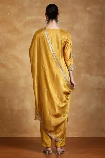 Women Floral Embroidered Kurta with Trousers & Dupatta