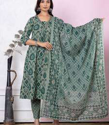 Women Printed Regular Thread Work Pure Cotton Kurta with Trousers & With Dupatta