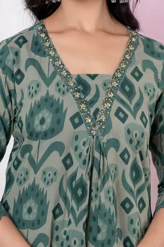 Women Printed Regular Thread Work Pure Cotton Kurta with Trousers & With Dupatta