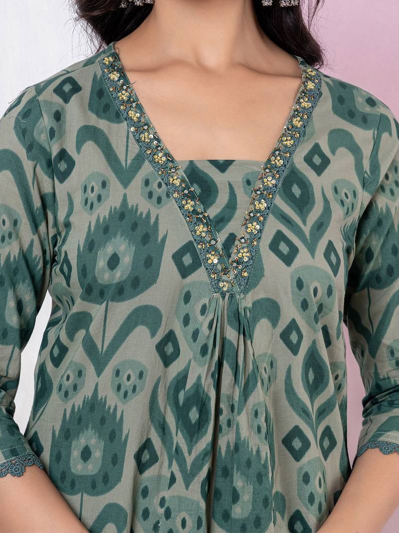 Women Printed Regular Thread Work Pure Cotton Kurta with Trousers & With Dupatta