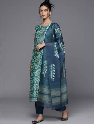 Women Floral Printed Regular Kurta with Trousers & With Dupatta 3