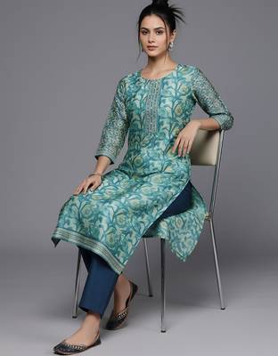 Women Floral Printed Regular Kurta with Trousers & With Dupatta 5