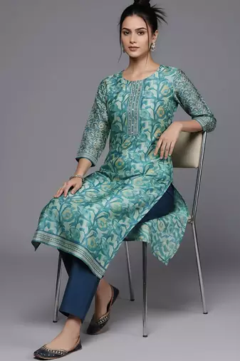 Women Floral Printed Regular Kurta with Trousers & With Dupatta