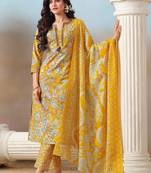 Women Floral Printed Regular Thread Work Kurta with Trousers & With Dupatta