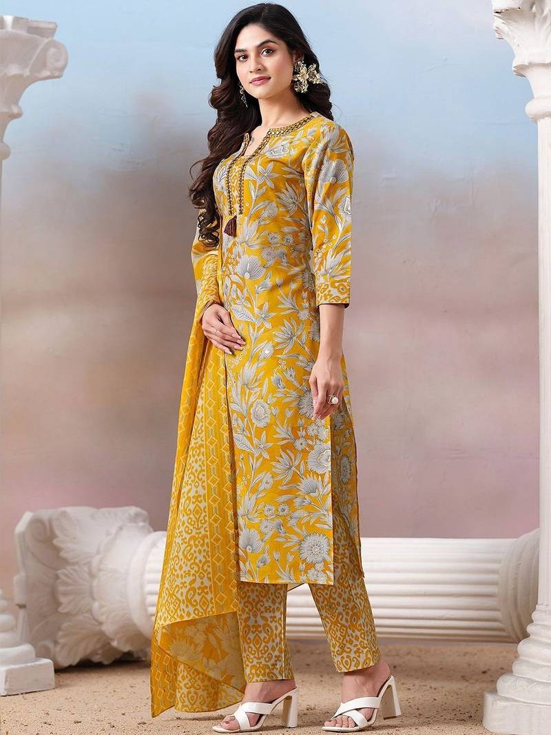 Women Floral Printed Regular Thread Work Kurta with Trousers & With Dupatta