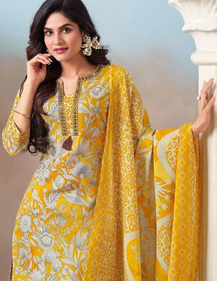Women Floral Printed Regular Thread Work Kurta with Trousers & With Dupatta 5