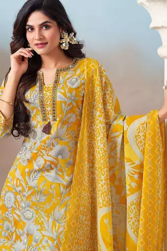 Women Floral Printed Regular Thread Work Kurta with Trousers & With Dupatta