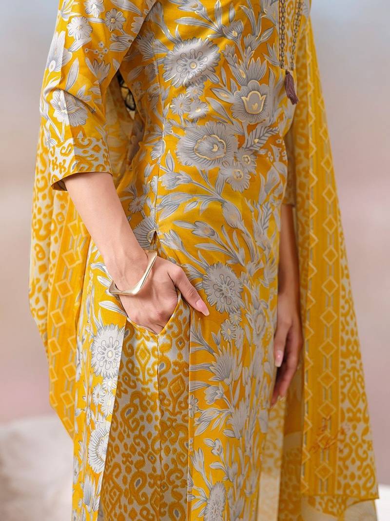 Women Floral Printed Regular Thread Work Kurta with Trousers & With Dupatta