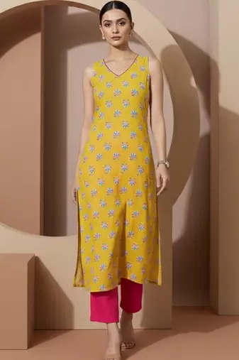 Women Ethnic Motifs Printed Regular Kurta with Trousers