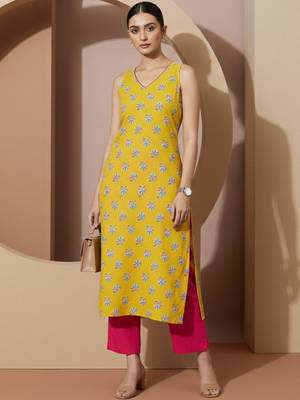 Women Ethnic Motifs Printed Regular Kurta with Trousers 3