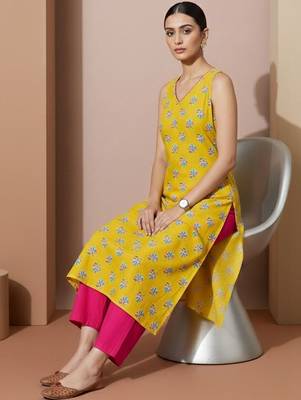 Women Ethnic Motifs Printed Regular Kurta with Trousers 6