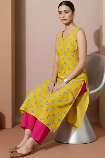 Women Ethnic Motifs Printed Regular Kurta with Trousers
