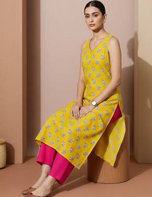 Women Ethnic Motifs Printed Regular Kurta with Trousers 7