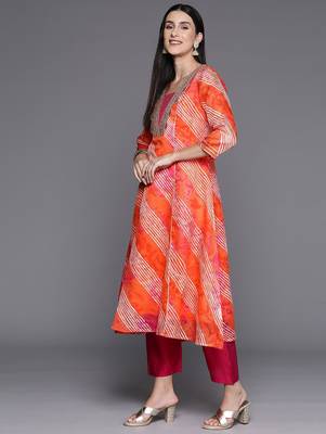 Women Yoke Design Panelled Thread Work Kurta with Trousers & Dupatta 6