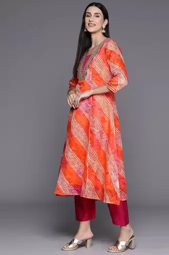 Women Yoke Design Panelled Thread Work Kurta with Trousers & Dupatta