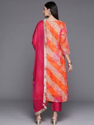 Women Yoke Design Panelled Thread Work Kurta with Trousers & Dupatta 7
