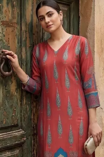 Women Ethnic Motifs Printed Regular Chanderi Silk Kurta with Trousers