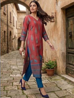 Women Ethnic Motifs Printed Regular Chanderi Silk Kurta with Trousers 1
