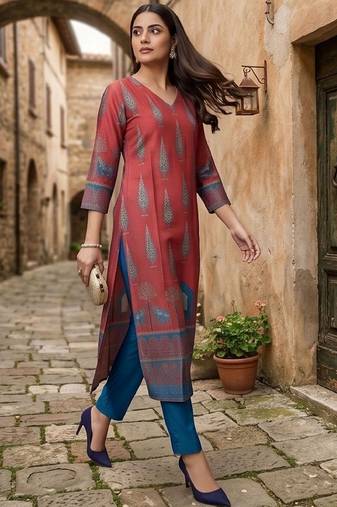 Women Ethnic Motifs Printed Regular Chanderi Silk Kurta with Trousers