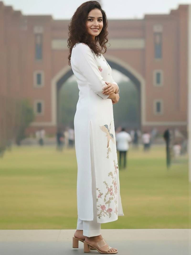 Women Floral Embroidered Regular Thread Work Kurta with Trousers