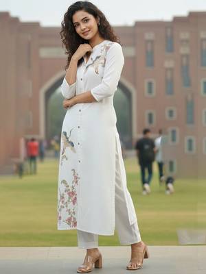 Women Floral Embroidered Regular Thread Work Kurta with Trousers 3
