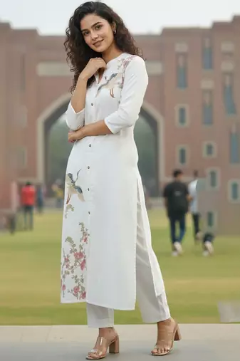 Women Floral Embroidered Regular Thread Work Kurta with Trousers