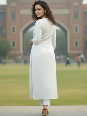 Women Floral Embroidered Regular Thread Work Kurta with Trousers 4