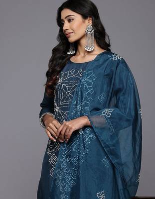 Embroidered Thread Work Chanderi Silk Kurta With Trousers & Dupatta 1